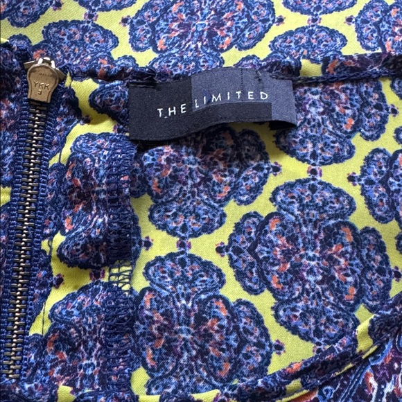 The Limited Yellow and Blue brocade Geometric print top Blouse cap sleeves Sz M - Picture 4 of 6